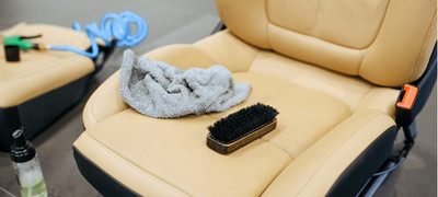 Как почистить кожаные сидения в машине