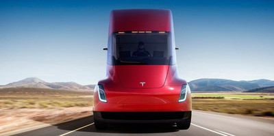 Электрический тягач Tesla Semi гоняет по шоссе