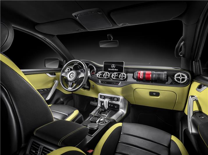 интерьер Mersedes-Benz Concept X-CLASS